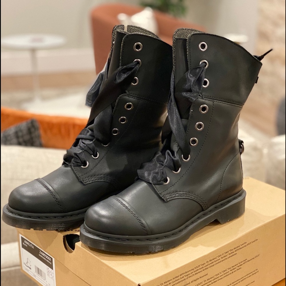 NWB DR. MARTENS Aimilita boots - black